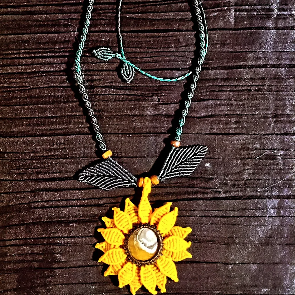 Collar Girasol Macramé